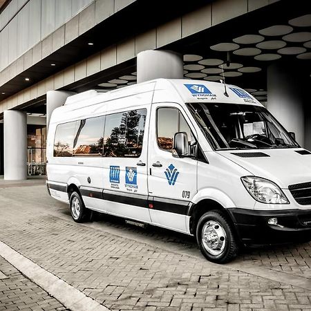 Wyndham Bogota Hotell Exteriör bild Mercedes-Benz Sprinter