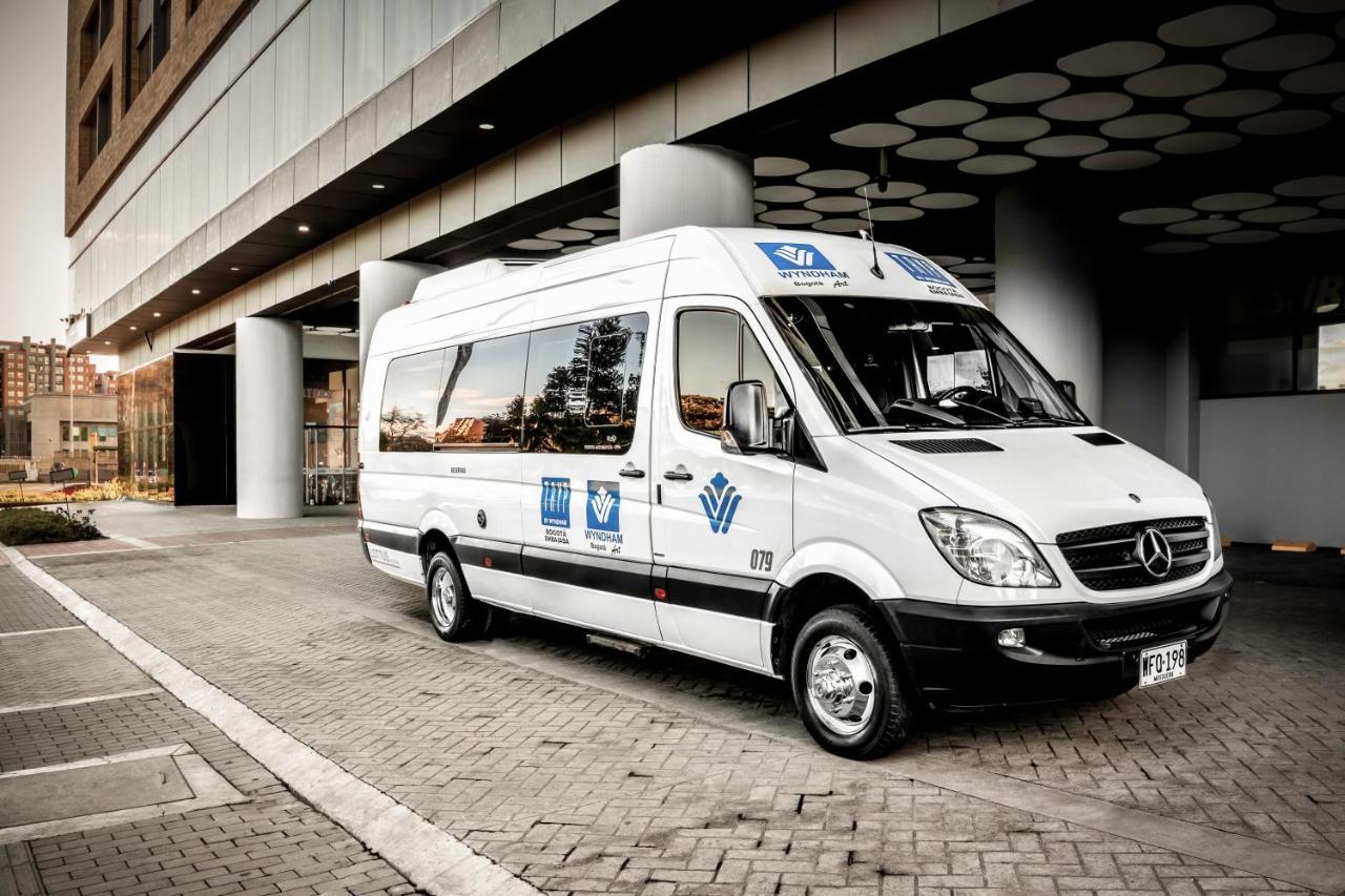 Wyndham Bogota Hotell Exteriör bild Mercedes-Benz Sprinter