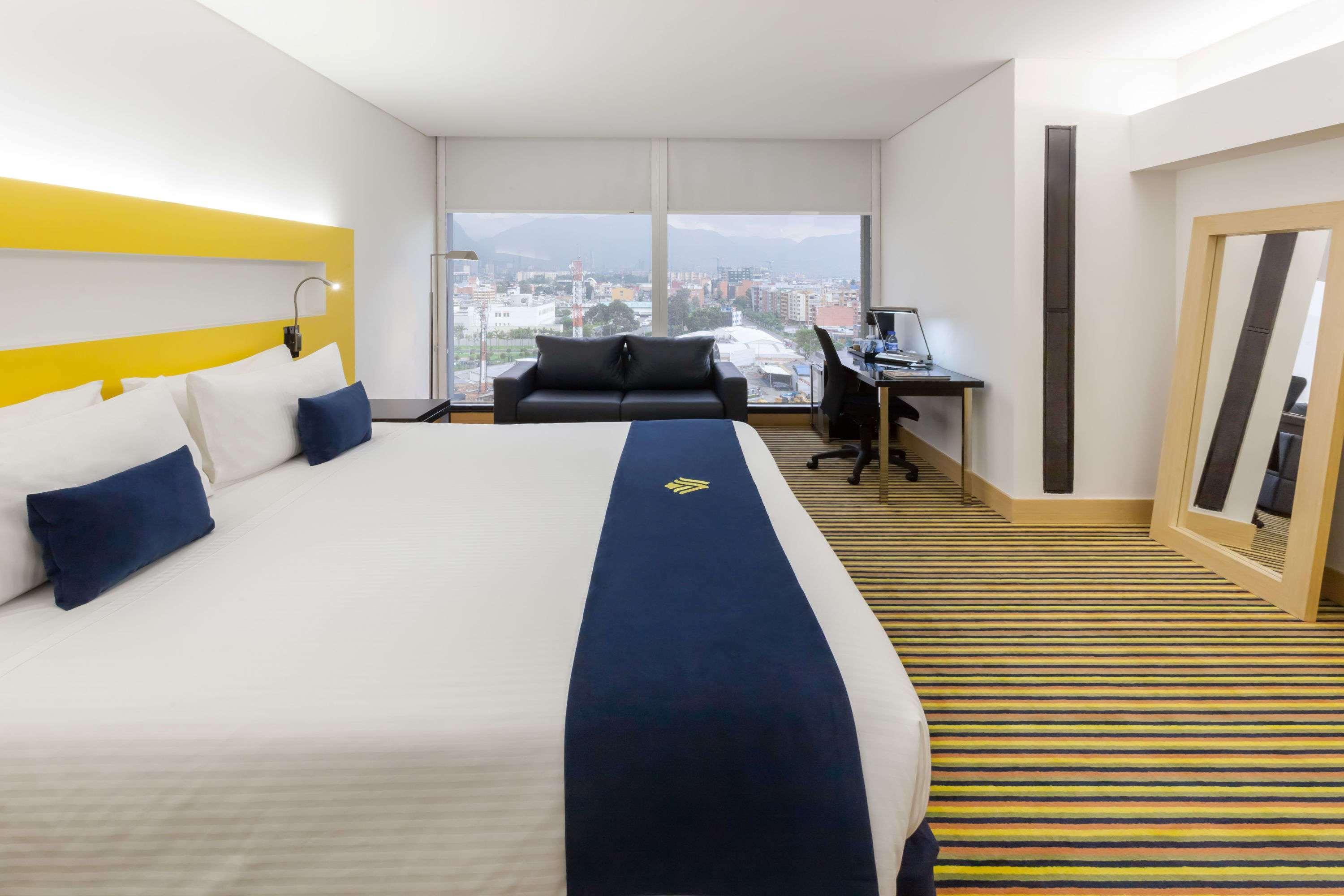 Wyndham Bogota Hotell Exteriör bild A room at the hotel