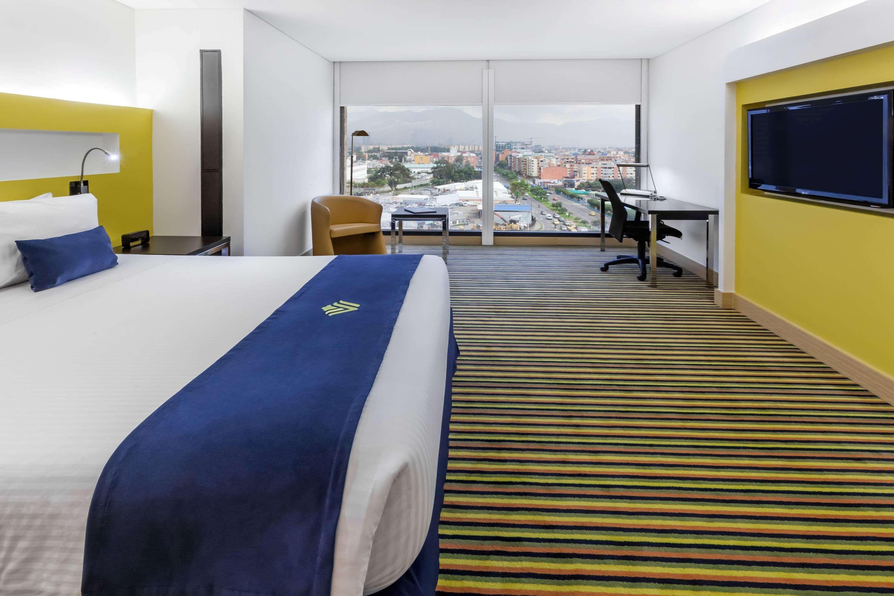 Wyndham Bogota Hotell Exteriör bild A room at the hotel