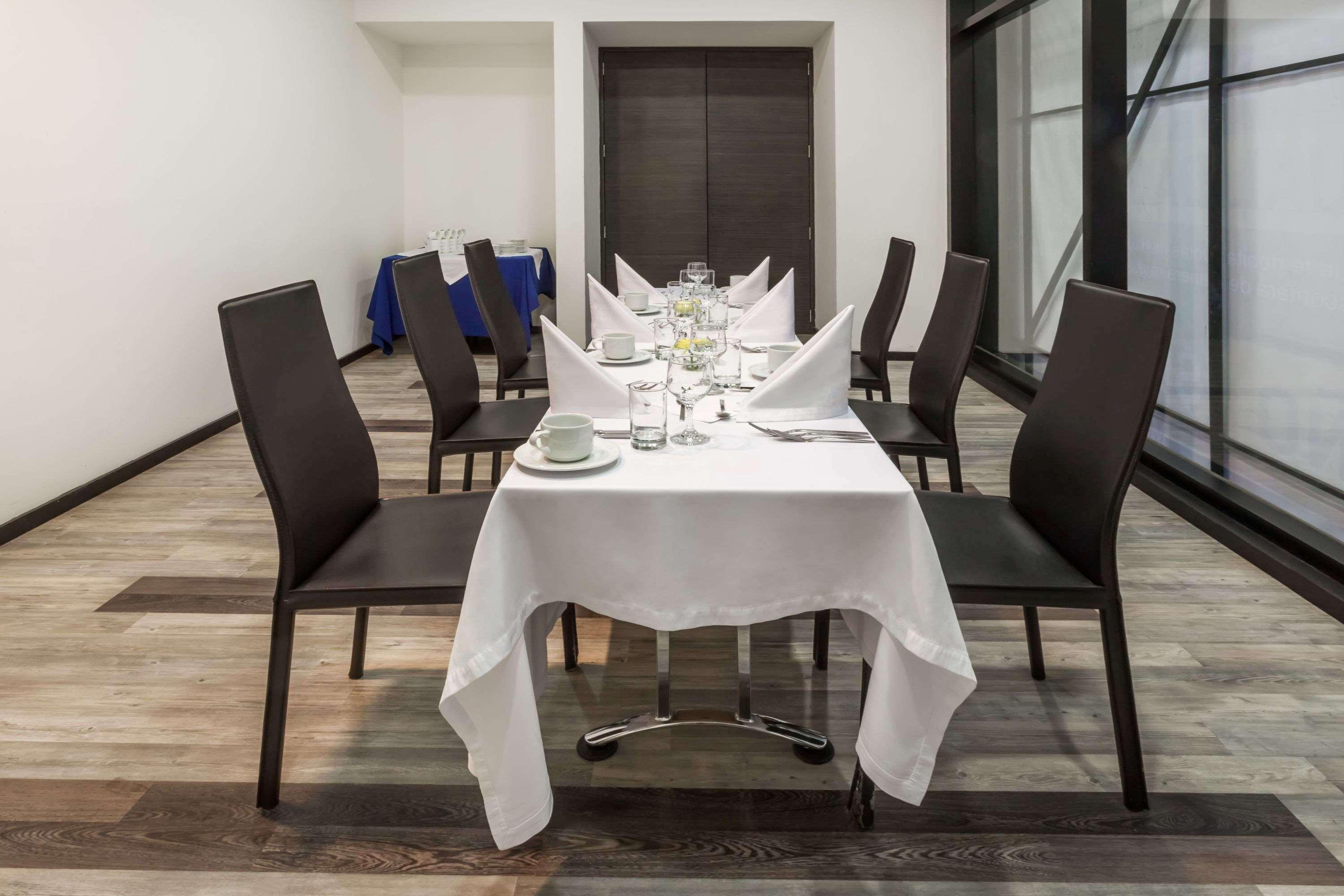 Wyndham Bogota Hotell Exteriör bild A table set for fine dining