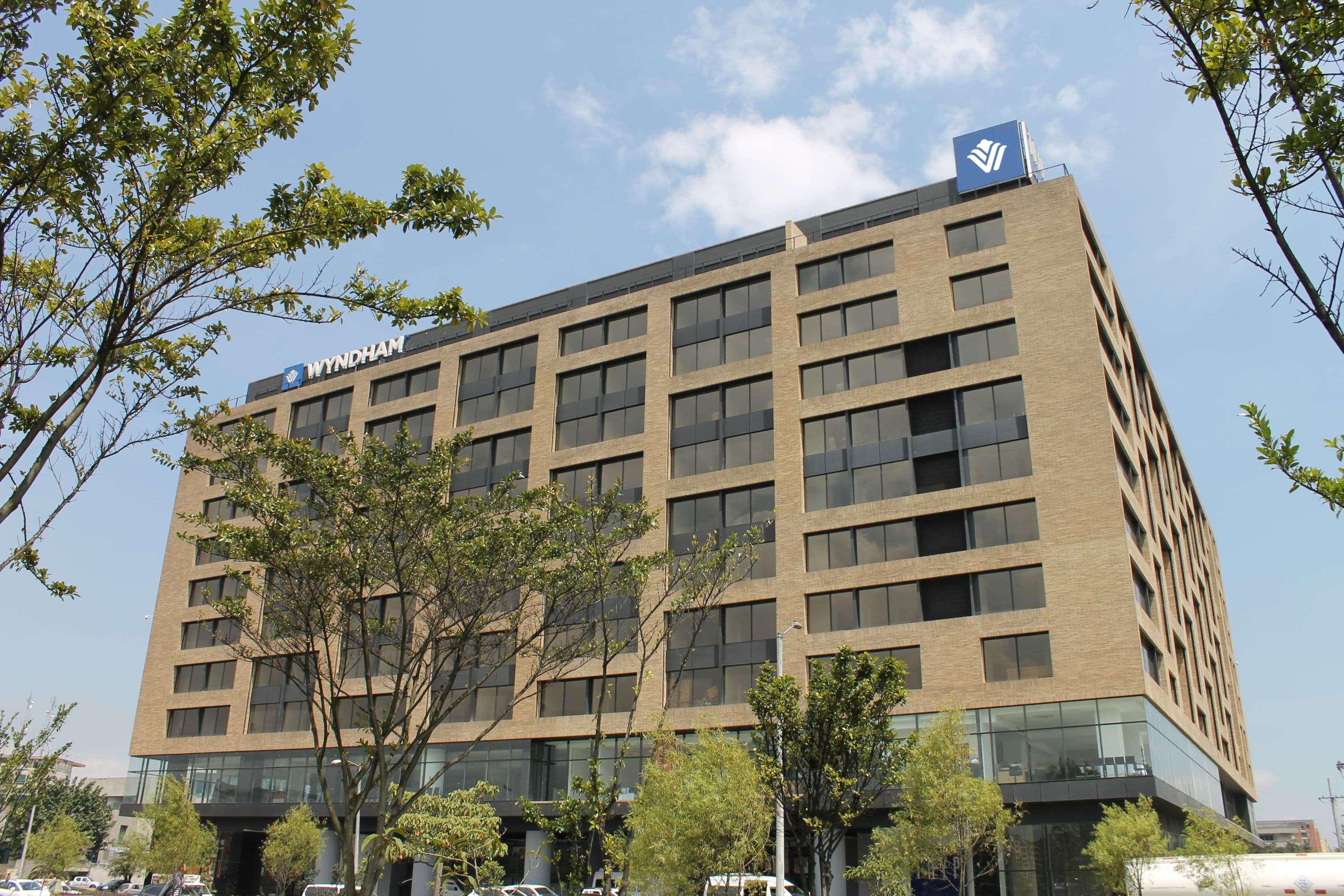 Wyndham Bogota Hotell Exteriör bild Hanwha Life Insurance