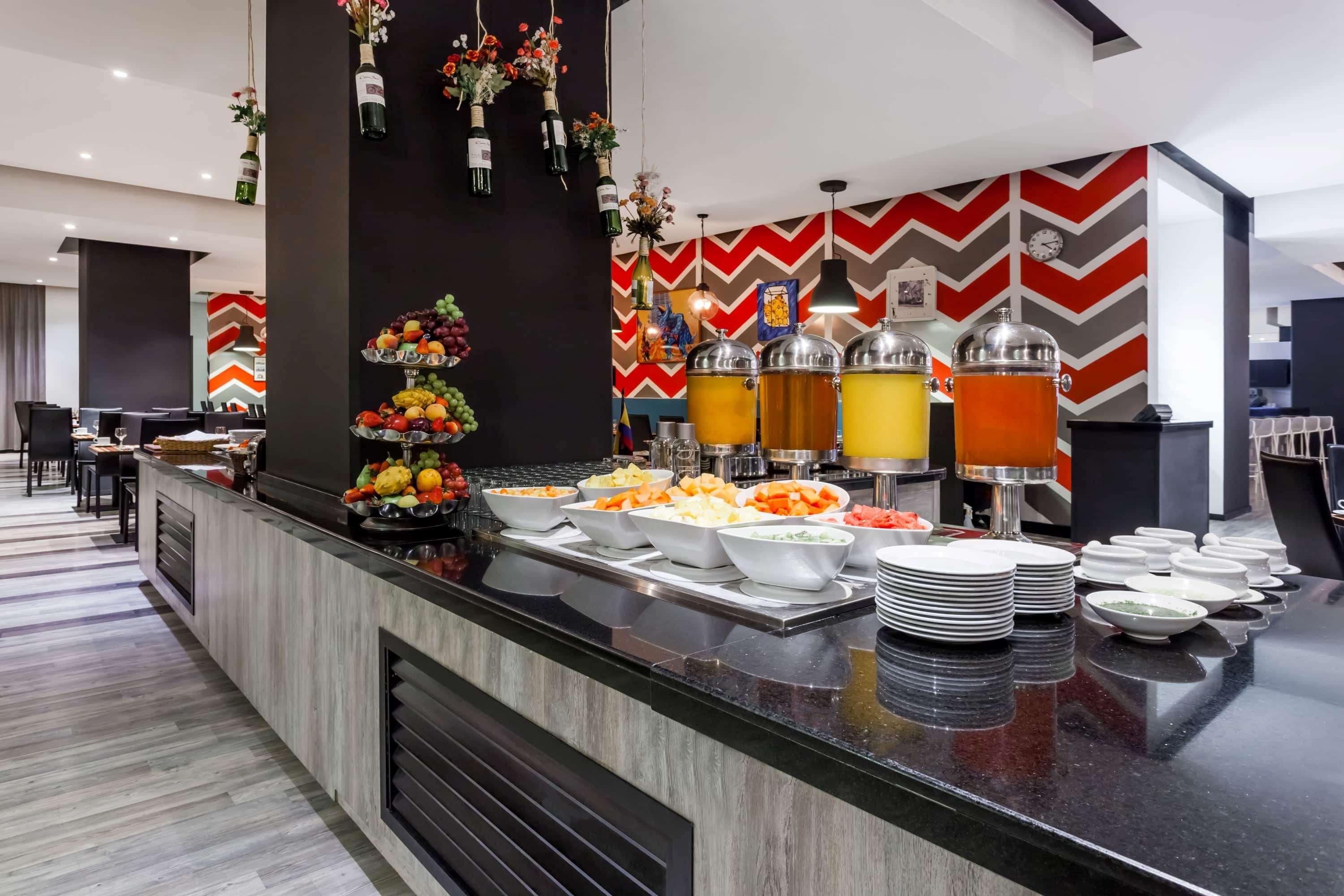 Wyndham Bogota Hotell Exteriör bild The buffet at the hotel