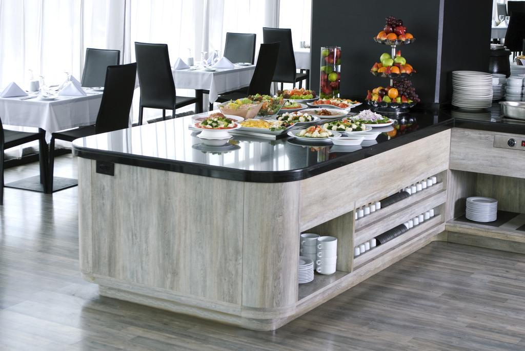 Wyndham Bogota Hotell Exteriör bild A buffet