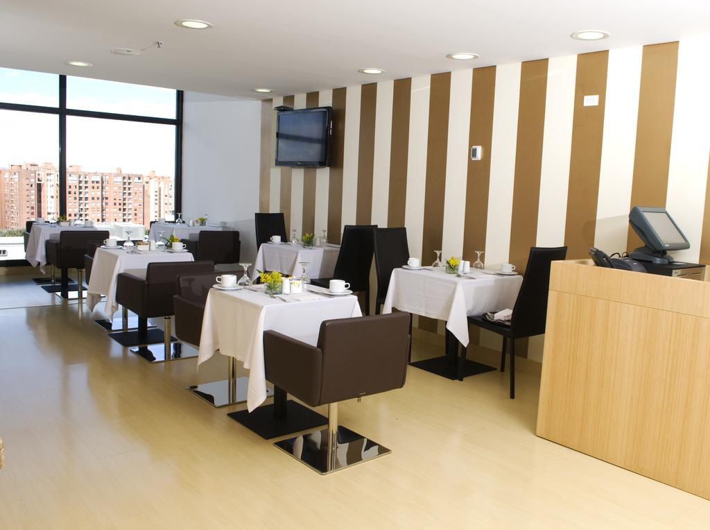 Wyndham Bogota Hotell Exteriör bild Restaurant