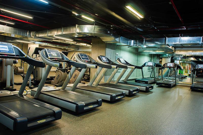 Wyndham Bogota Hotell Exteriör bild A row of treadmills