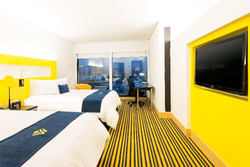 Wyndham Bogota Hotell Exteriör bild A room at the hotel