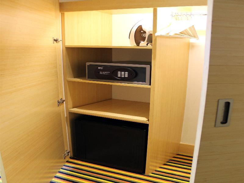 Wyndham Bogota Hotell Exteriör bild A safe in a hotel room