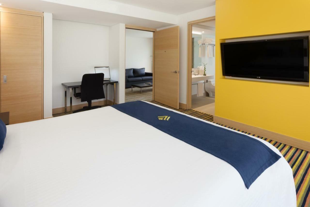 Wyndham Bogota Hotell Exteriör bild A room at the hotel